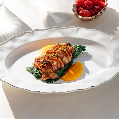 Цыплёнок барбекю с жаренным на углях шпинатом в Cristal по цене 900 ₽