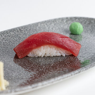 Суши Тунец в Under the sea по цене 330 ₽