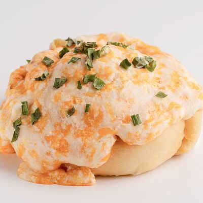 Булочка с курицей и грибами в Love Buns по цене 299 ₽
