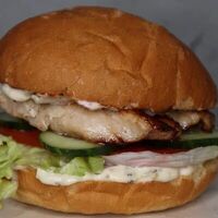 Бургер с куриным мясом в Umami Kitchen's