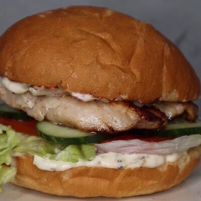 Бургер с куриным мясом в Umami Kitchen's по цене 760 ₽