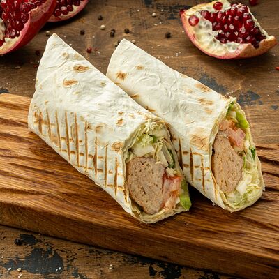 Шаурма с люля из курицы в Вкусно есть всё на углях по цене 970 ₽