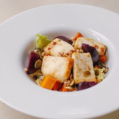 Винегрет с жареным адыгейским сыром в Чемодан по цене 14 р.