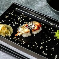 Суши с угрем в La' Room