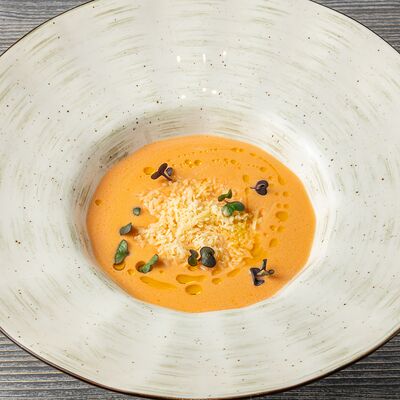 Тыквенный суп с пармезаном в Brasserie Kriek по цене 590 ₽