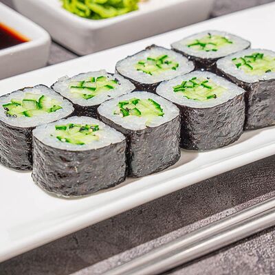 Маки с огурцом в Rock & Roll Sushi по цене 310 ₽