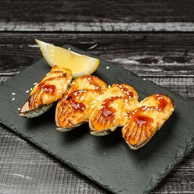 Мидии запеченные под сырным соусом 4 шт в Японика по цене 599 ₽