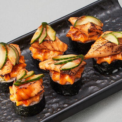 Ролл с крабом и лососем гриль в Mojo по цене 830