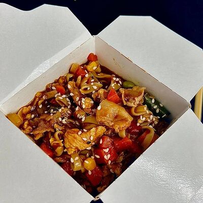 Лапша Wok с беконом и курицей в As Pizza по цене 479 ₽