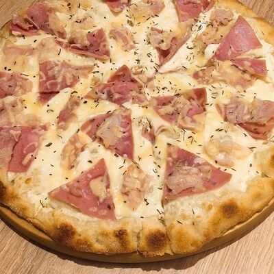 Римская пицца Ветчина-Бекон в S & T Pizza Room по цене 649 ₽