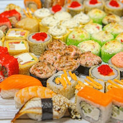 Сет Корпоративный в Food74 Court Суши Пицца по цене 6025 ₽