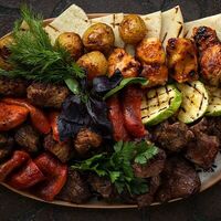 Большой мясной набор шашлыков и кебаби в NANA Pirveli