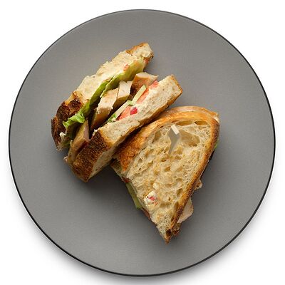 Сэндвич с курицейв Горький по цене 649 ₽