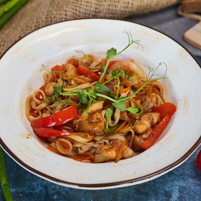 Лапша удон с куриным бедром в Тайфун по цене 249