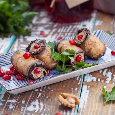 Рулетики из баклажанов с ореховой начинкой в Чача по цене 490 ₽