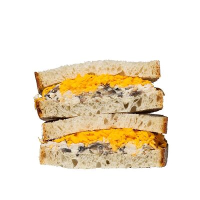 Сэндвич с курицей и грибами в Surf Coffee x Element по цене 450 ₽