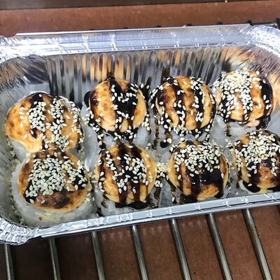 Ролл запечённый с лососем в Роллы сумо по цене 800 ₽