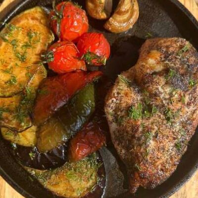 Стейк из курицы с овощами в Чебуреки решают! по цене 800 ₽