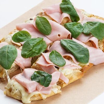 Пицца Ветчина и грибы в Pizzatta по цене 649 ₽