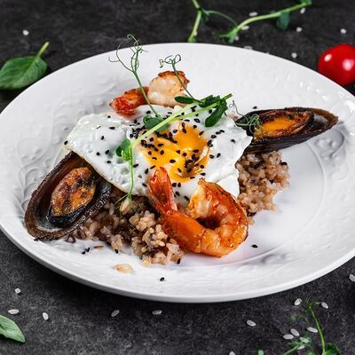 Жареный рис с морепродуктами в Добрый Мерлин по цене 715 ₽