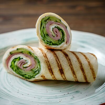 Ролл с ветчинойв Гастробар Феллини по цене 240 ₽