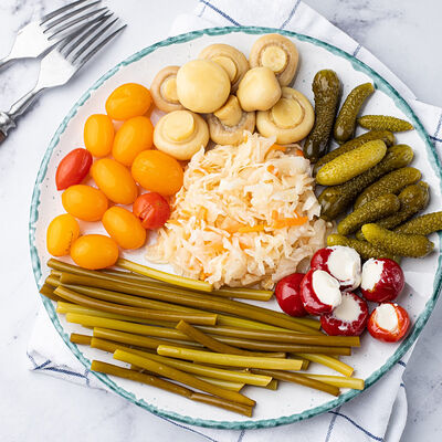 Тарелка с соленьями в Лори кафе по цене 1250 ₽