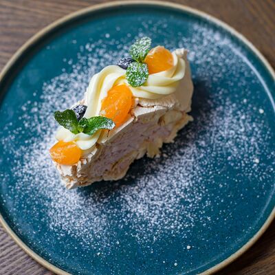 Меренговый рулет в Шафран по цене 450 ₽