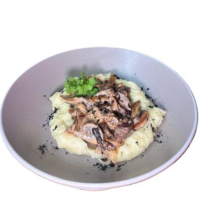 Бефстроганов с картофельным пюре в Kitchen lab по цене 320 ₽