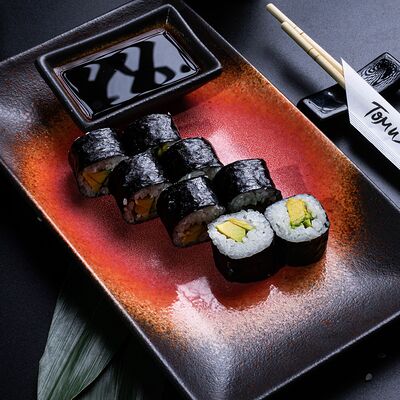 Маки с авокадов Том и ям по цене 290 ₽