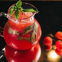 Домашний лимонад клубника-базилик в Villa Pasta