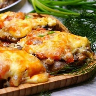 Мясо по-французски в DM Cafe по цене 395 ₽