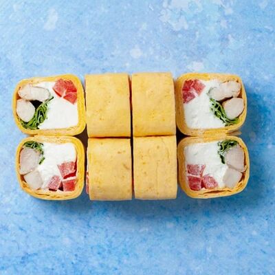 Торнадо в курицей в тортилье в Rocky Rolls - японская кухня по цене 349 ₽