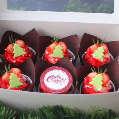 Капкейки красные С Новым годомв Кондитерская КонфеткаПитер по цене 2187 ₽