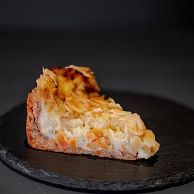 Тарт груша голубой сыр в Территория кофе по цене 340 ₽