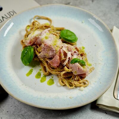 Паста качо э пепе с окороком в Gaudi по цене 1320 ₽