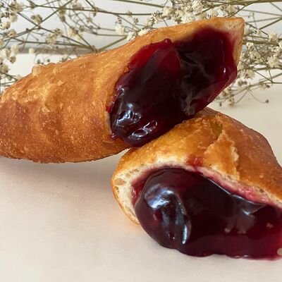 Пирожок с вишней в Пирожковая Тесто по цене 5 р.