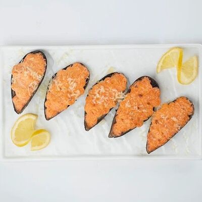 Мидии киви под соусом спайсив Суши ешь по цене 667 ₽