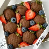 Клубника в шоколаде Ягодный фреш в SweetGift клубника в шоколаде