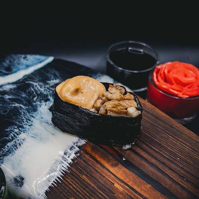 Гункан спайси угорь в Sushi Time по цене 265 ₽