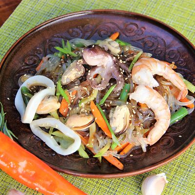 Харусаме с морепродуктами в устричном соусе в АрисА - лавка азиатской еды по цене 590 ₽