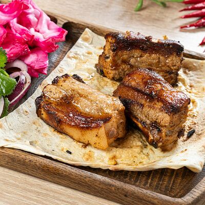 Шашлык ребра в Ваш лаваш по цене 830 ₽