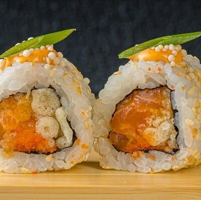 Ролл тартар из лосося в Yellowfin by Bluefin по цене 720 ₽