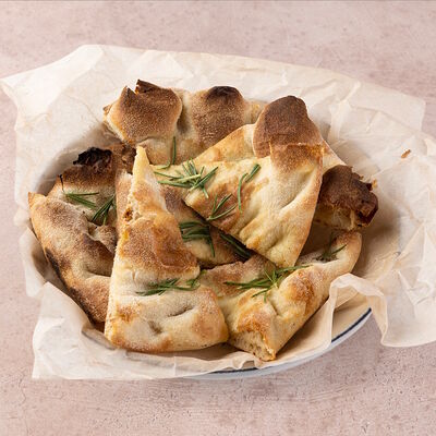 Фокачча розмарин в Траттория Минисыроварня по цене 490 ₽