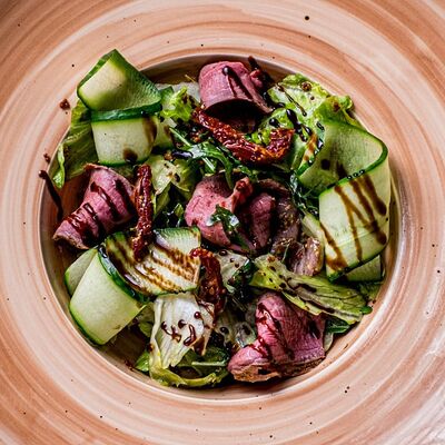 Салат с ростбифом в Edateca Едатека по цене 590 ₽