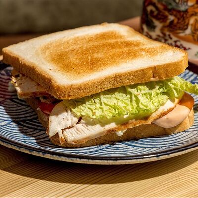 Сэндвичи с цыпленком в Рамен между нами по цене 500 ₽