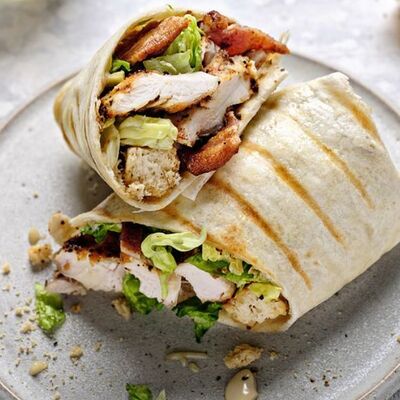 Цезарь-ролл с пармезаном в Одно мясо по цене 470 ₽