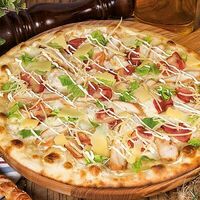 Пицца Цезарь средняя в Луиджи & Тосё