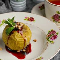 Запеченное яблоко с черничным вареньем и орехами в Катюша Katyusha