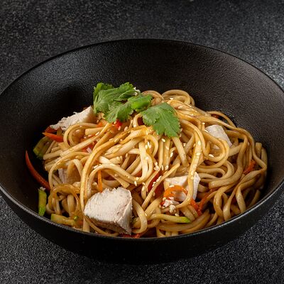 Вок удон с курицей в Мацумото по цене 590 ₽