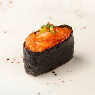 Гунканы с тунцом в Суши & Саке Izakaya Bar по цене 220 ₽